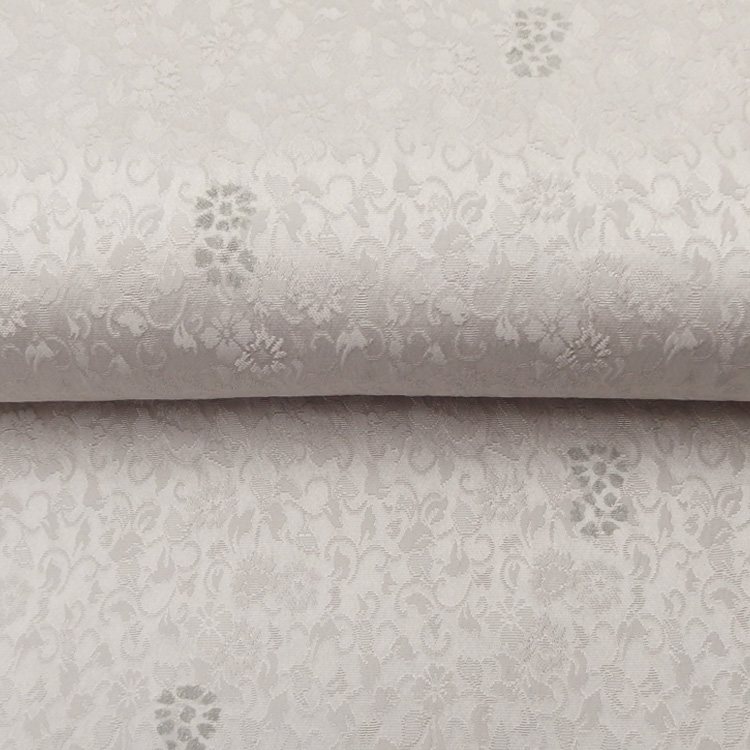 渡敬 帯揚げ 花詰無地染菊銀箔 絹鼠＜即日発送可＞の画像