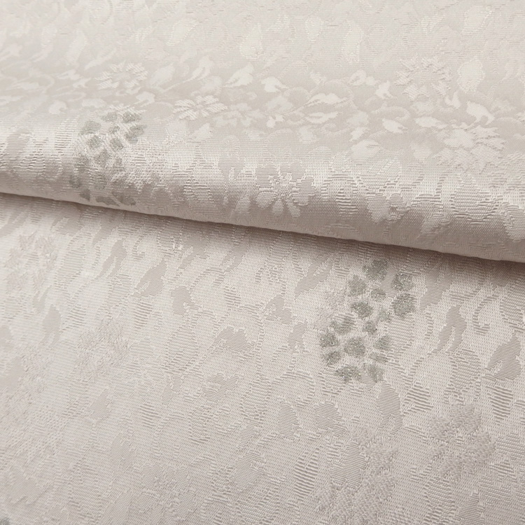 渡敬 帯揚げ 花詰無地染菊銀箔 絹鼠＜即日発送可＞の画像