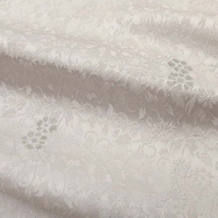 渡敬 帯揚げ 花詰無地染菊銀箔 絹鼠＜即日発送可＞の画像