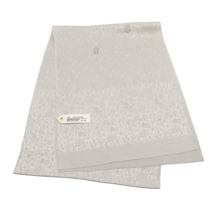 渡敬 帯揚げ 花詰無地染菊銀箔 絹鼠＜即日発送可＞の画像