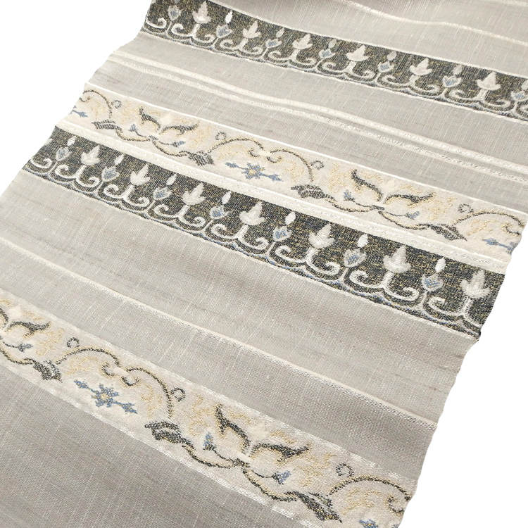 ＜お仕立て代込＞齋藤織物（さいとうおりもの）「垂飾横段唐草」名古屋帯 灰生成色の画像