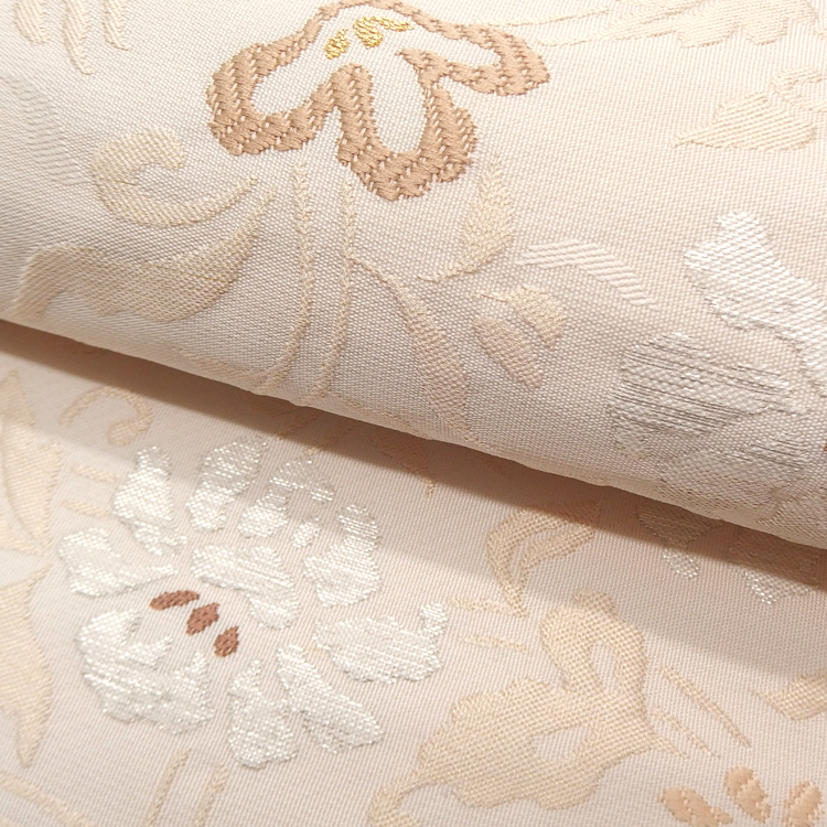 ＜お仕立て代込＞織楽浅野（しょくらくあさの）「唐草古渡文」九寸名古屋帯 象牙色（明るい灰みのベージュ系）の画像