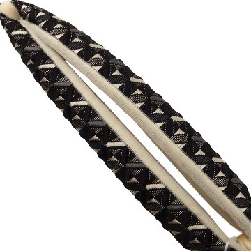 衿秀 鼻緒 幾何学文様 黒と生成色の画像