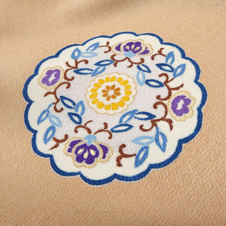 松寿苑「新花文」手描き友禅の付下げ 伽羅色 (落ち着いたオレンジ系のベージュ) の画像