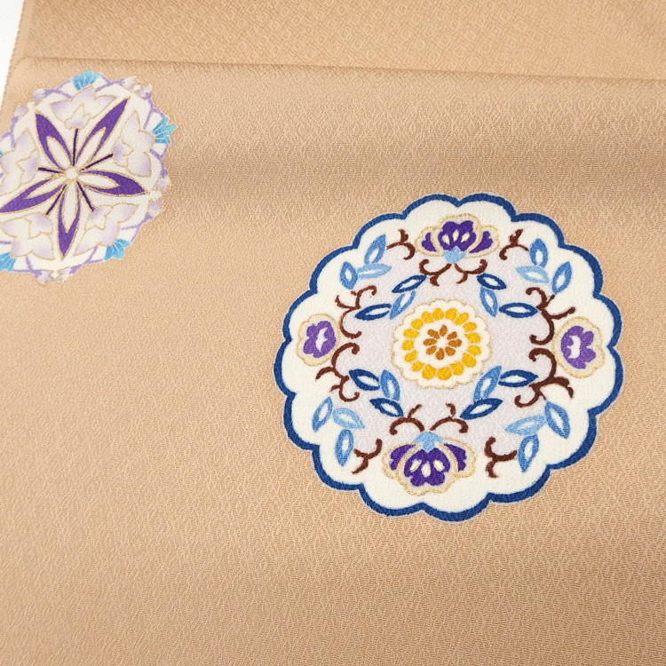 松寿苑「新花文」手描き友禅の付下げ 伽羅色 (落ち着いたオレンジ系のベージュ) の画像