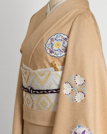 松寿苑「新花文」手描き友禅の付下げ 伽羅色 (落ち着いたオレンジ系のベージュ) の画像