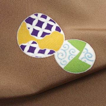 成謙 「円取割付・広幅 千成堂別注」飛び柄小紋 着尺 駱駝色（らくだいろ・茶系）＜お仕立て代込＞の画像