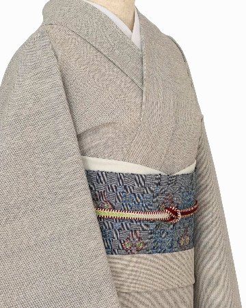 東郷織物 「綿薩摩 亀甲くずし 一尺五分（広幅）」着尺 灰白色＜お仕立て代込＞の画像