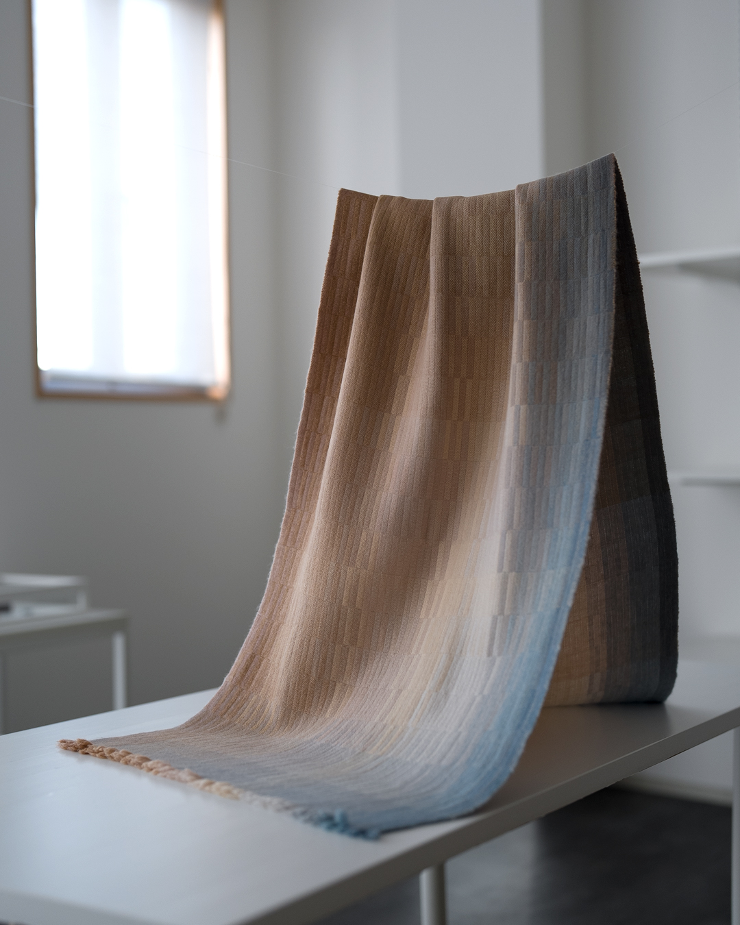 高見由香 「朝焼け」 二重織り（手織）の大判カシミヤ（カシミア）ストール＜即日発送可＞の画像