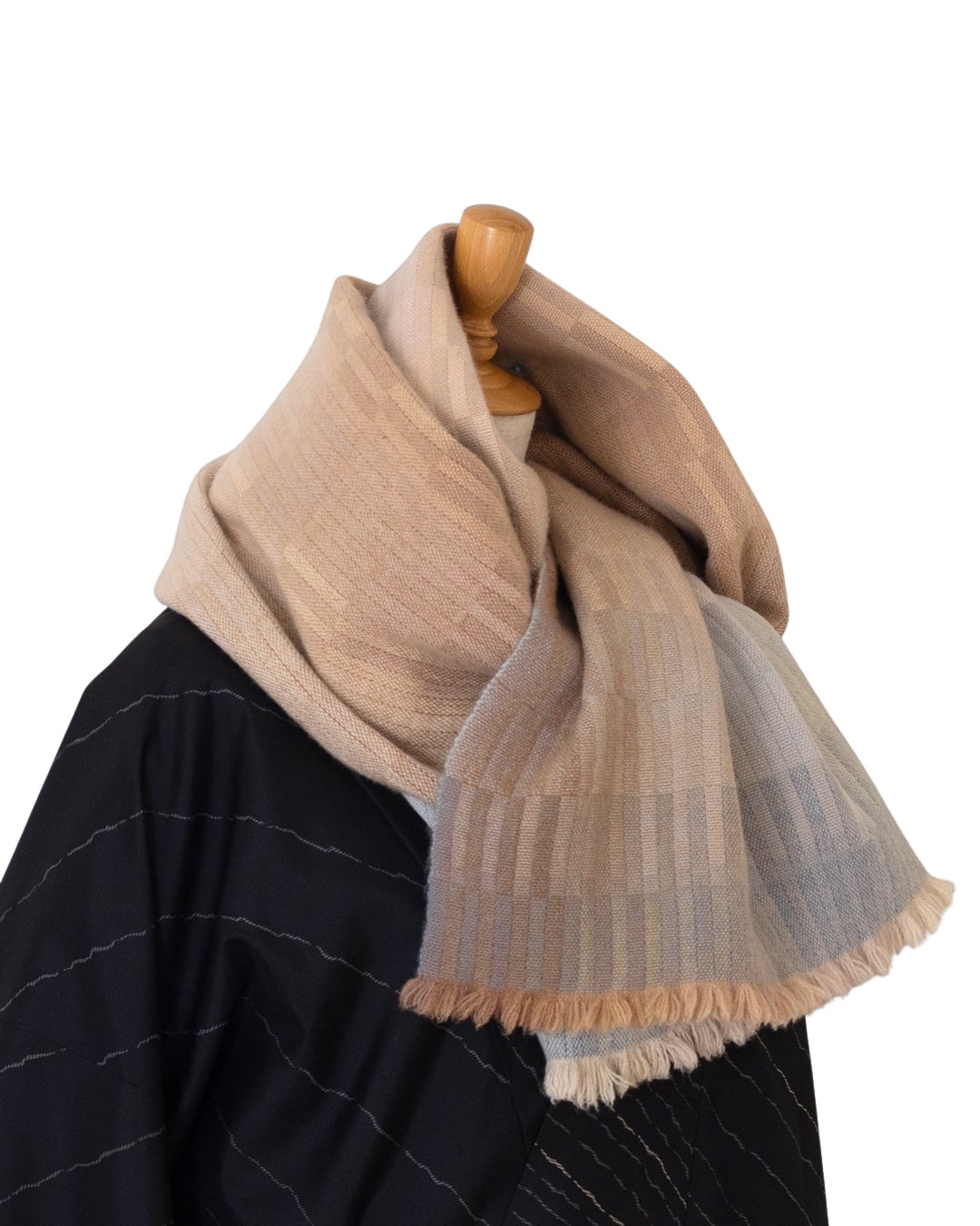 高見由香 「朝焼け」 二重織り（手織）の大判カシミヤ（カシミア）ストール＜即日発送可＞の画像