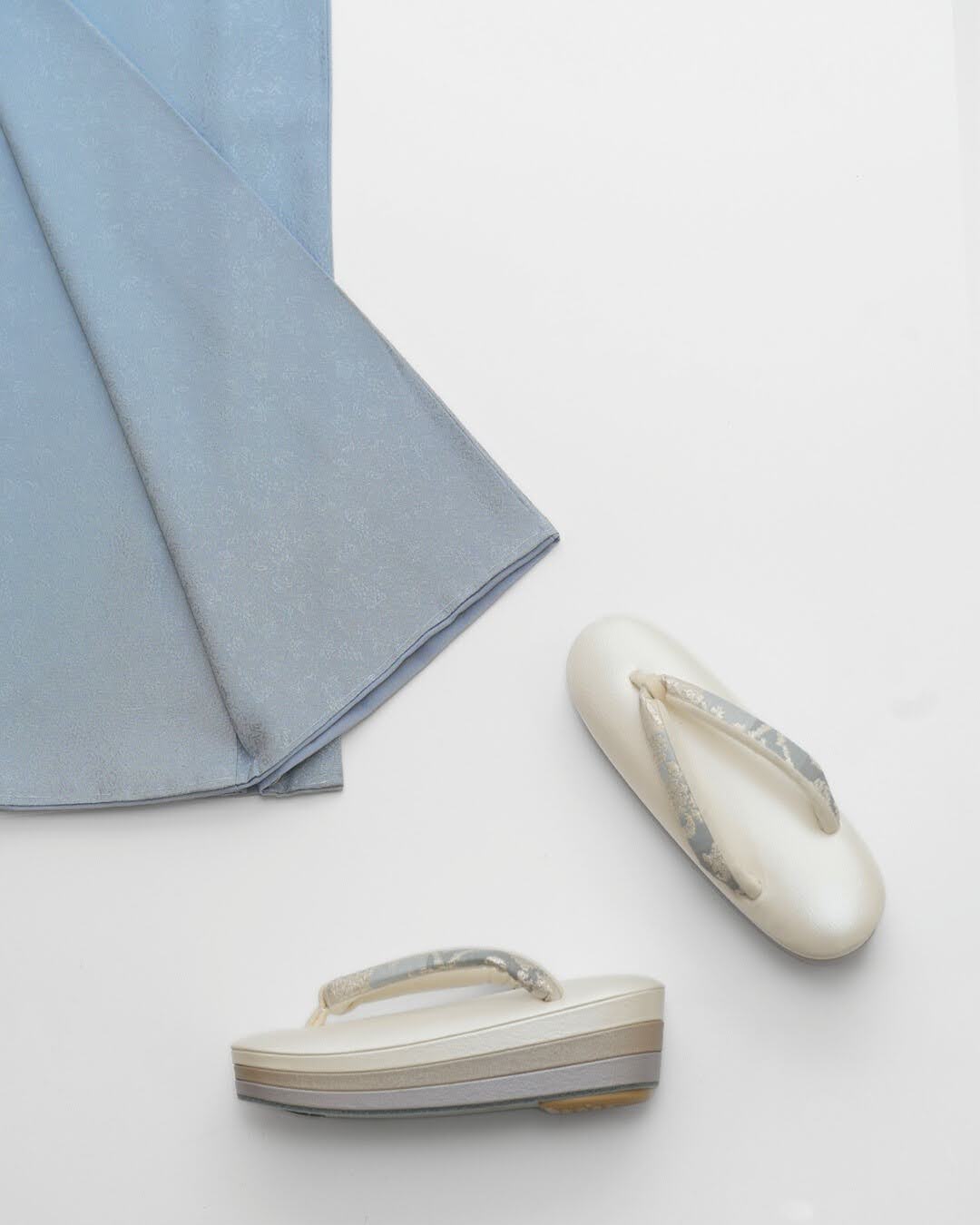 ＜袷・仕立て上がり＞丹後の機屋×千成堂着物店「伊予生糸の色無地」灰青 ＜Mサイズ・身長155〜165cm・即日発送可＞の画像