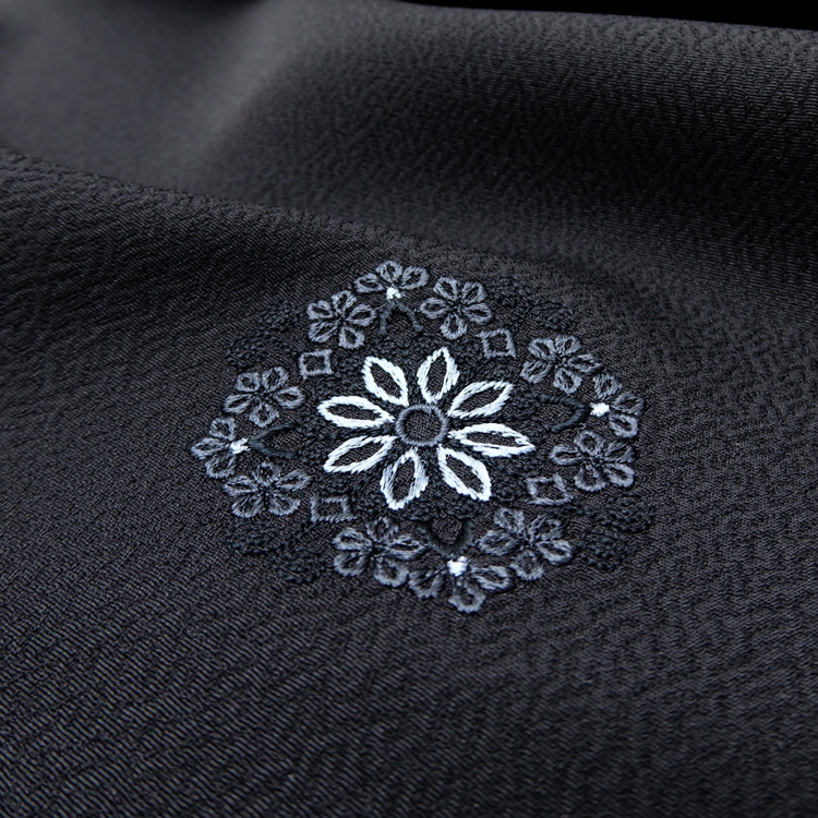 ＜仕立て上がり＞千成堂着物店 「刺繍×飛び柄の小紋」 道行コート（撥水加工済み）黒紫色＜即日発送可＞の画像