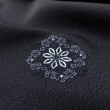 ＜仕立て上がり＞千成堂着物店 「刺繍×飛び柄の小紋」 道行コート（撥水加工済み）黒紫色＜即日発送可＞の画像