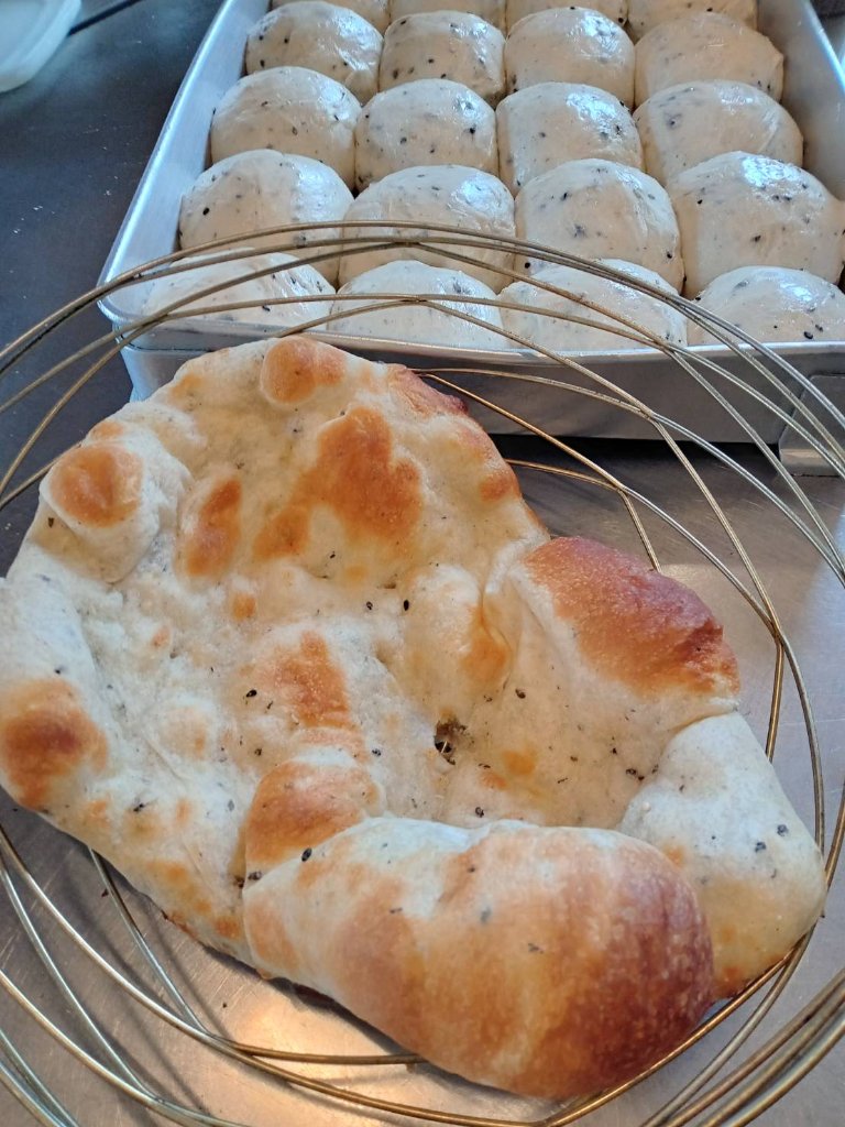 黒ゴマの豆乳ナンの画像