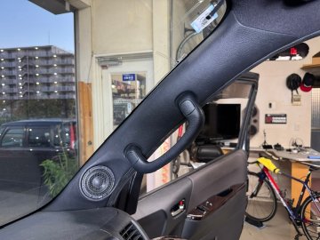 200系ハイエース専用Aピラー５cmスピーカーキット（ピラー＋生地張り＋ブラムスピーカー）の画像