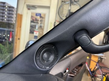 200系ハイエース専用Aピラー５cmスピーカーキット（ピラー＋生地張り＋ブラムスピーカー）の画像