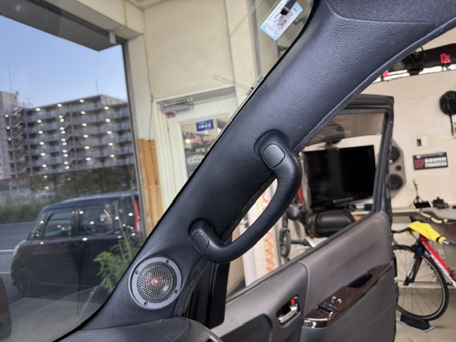 200系ハイエース専用Aピラー５cmスピーカーキット（ピラー＋生地張り＋ダイコックスピーカー）の画像