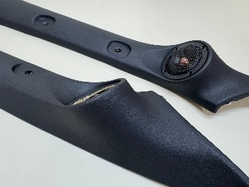 200系ハイエース専用Aピラー５cmスピーカーキット（ピラー＋生地張り＋ダイコックスピーカー）の画像