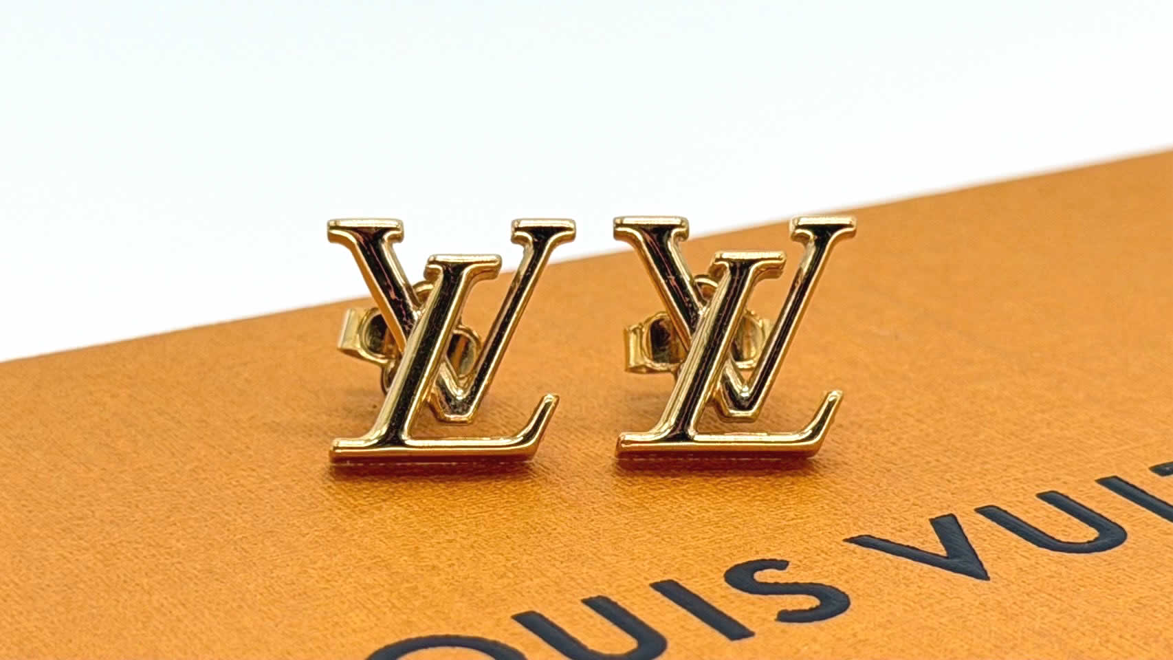 LOUIS VUITTON(ルイヴィトン)ピアス・LVアイコニック M00610 モノグラムの画像