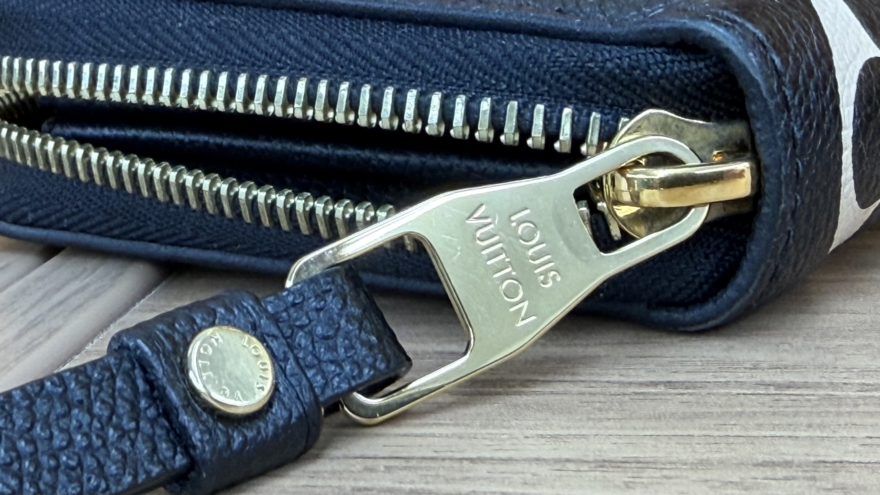 LOUIS VUITTON(ルイヴィトン) ジッピーウォレット M80481 バイカラー モノグラム アンプラントの画像