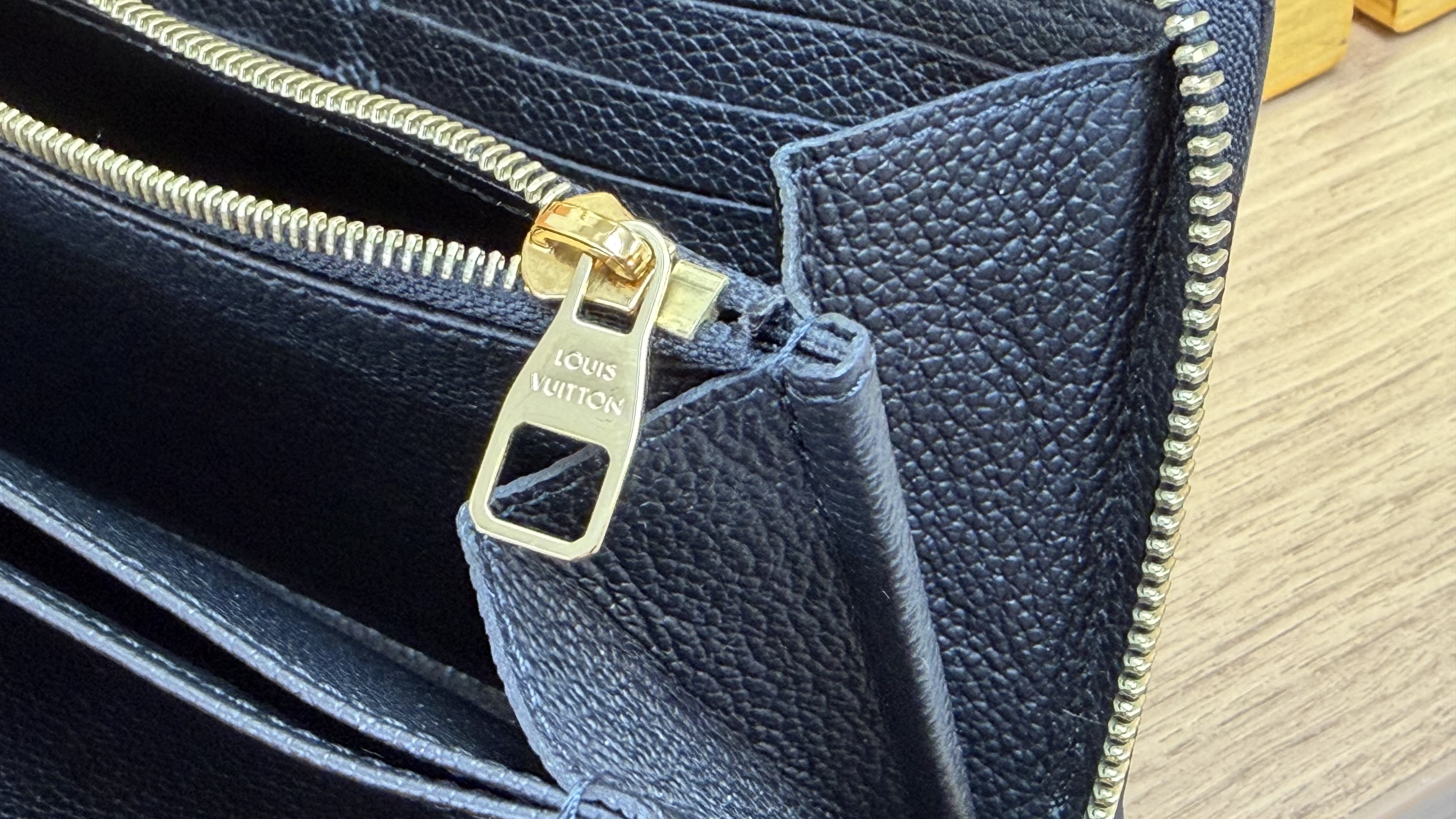 LOUIS VUITTON(ルイヴィトン) ジッピーウォレット M80481 バイカラー モノグラム アンプラントの画像