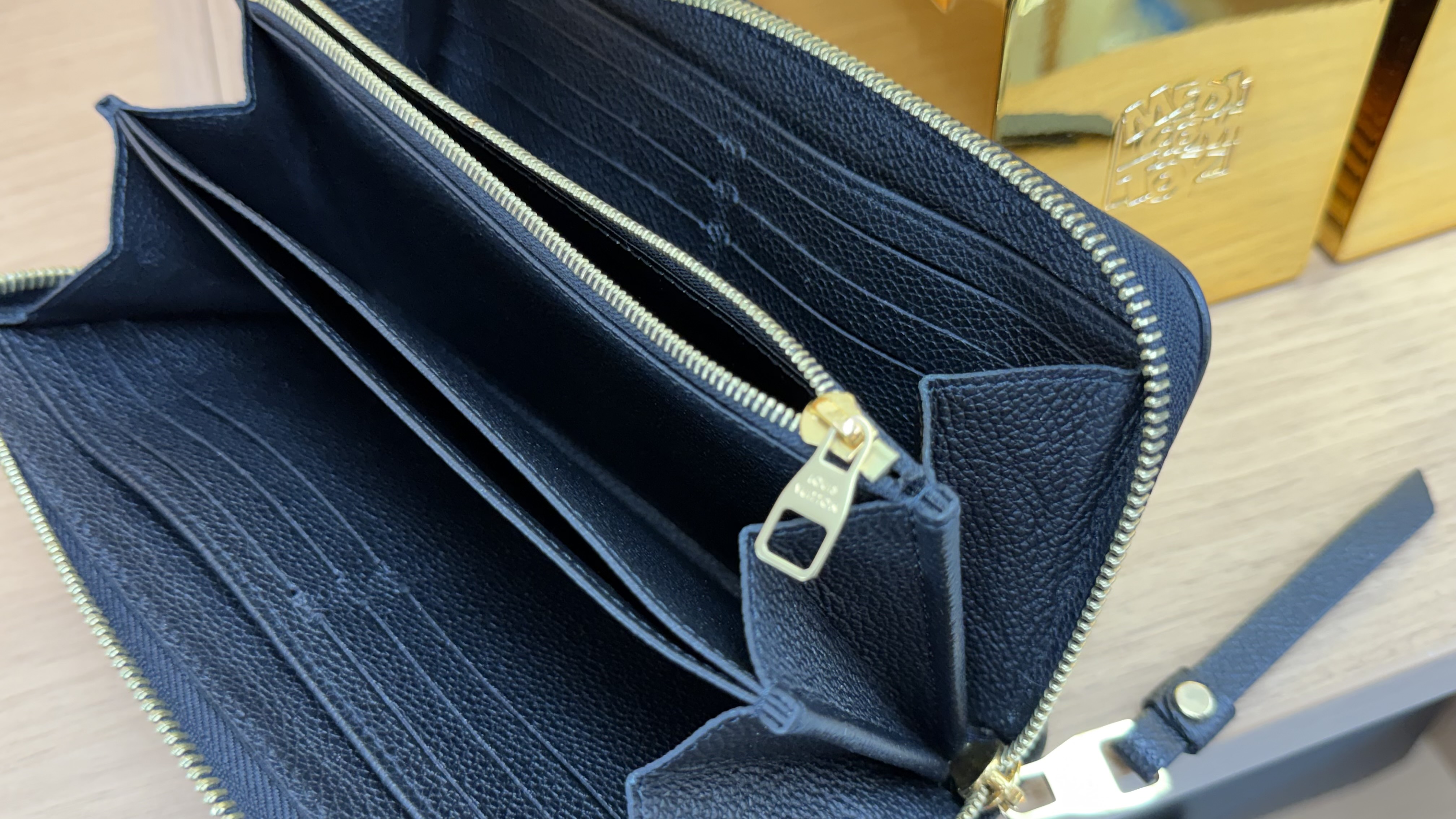 LOUIS VUITTON(ルイヴィトン) ジッピーウォレット M80481 バイカラー モノグラム アンプラントの画像