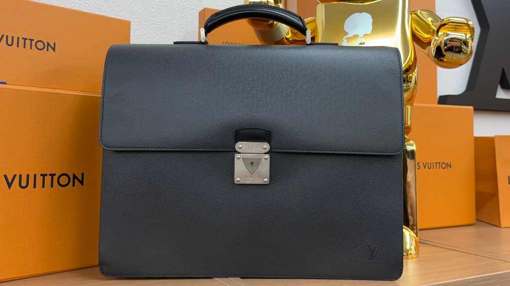 LOUIS VUITTON(ルイヴィトン) タイガ ロブスト２ M31042 ビジネスバッグ 書類鞄の画像
