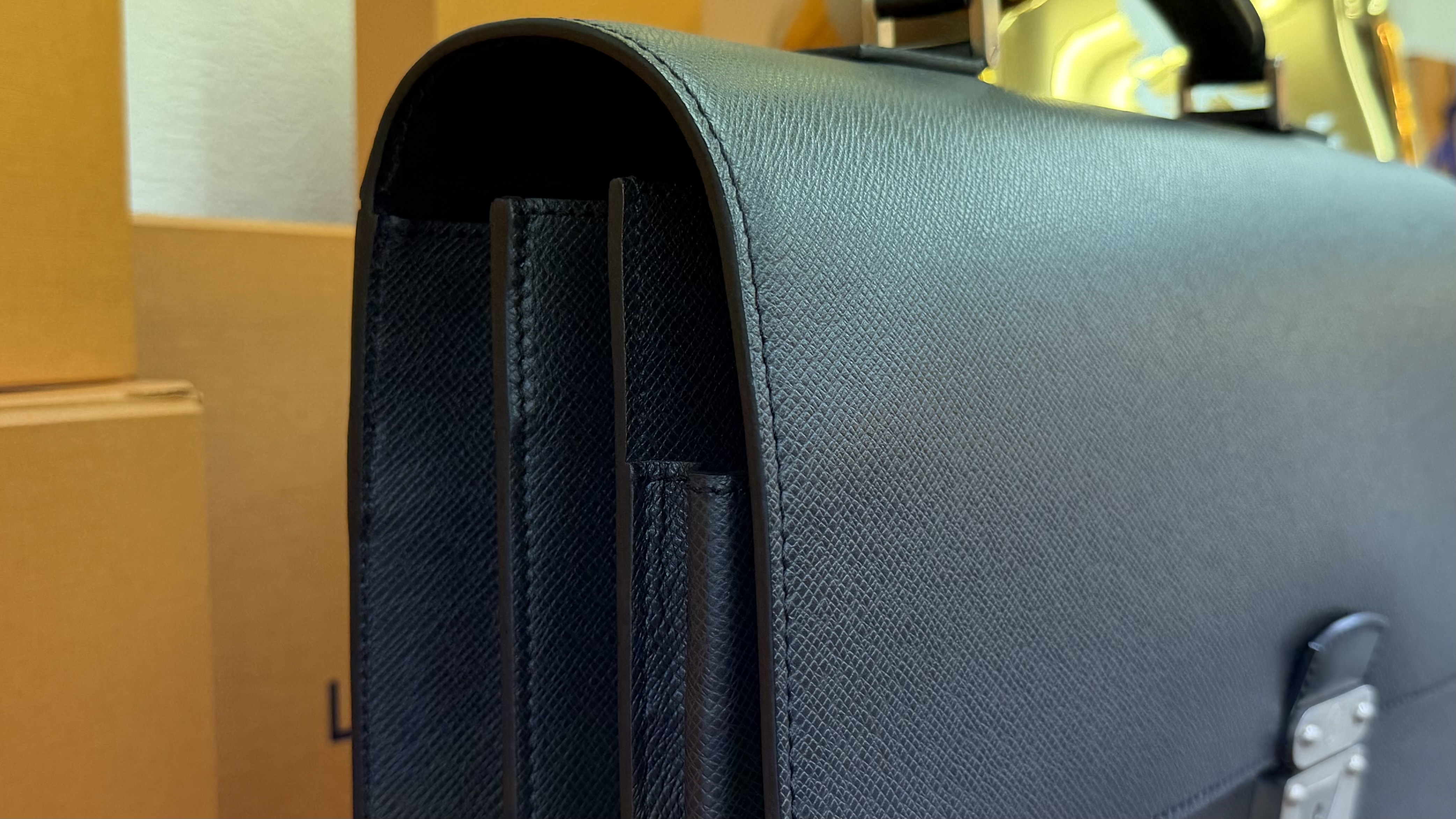 LOUIS VUITTON(ルイヴィトン) タイガ ロブスト２ M31042 ビジネスバッグ 書類鞄の画像