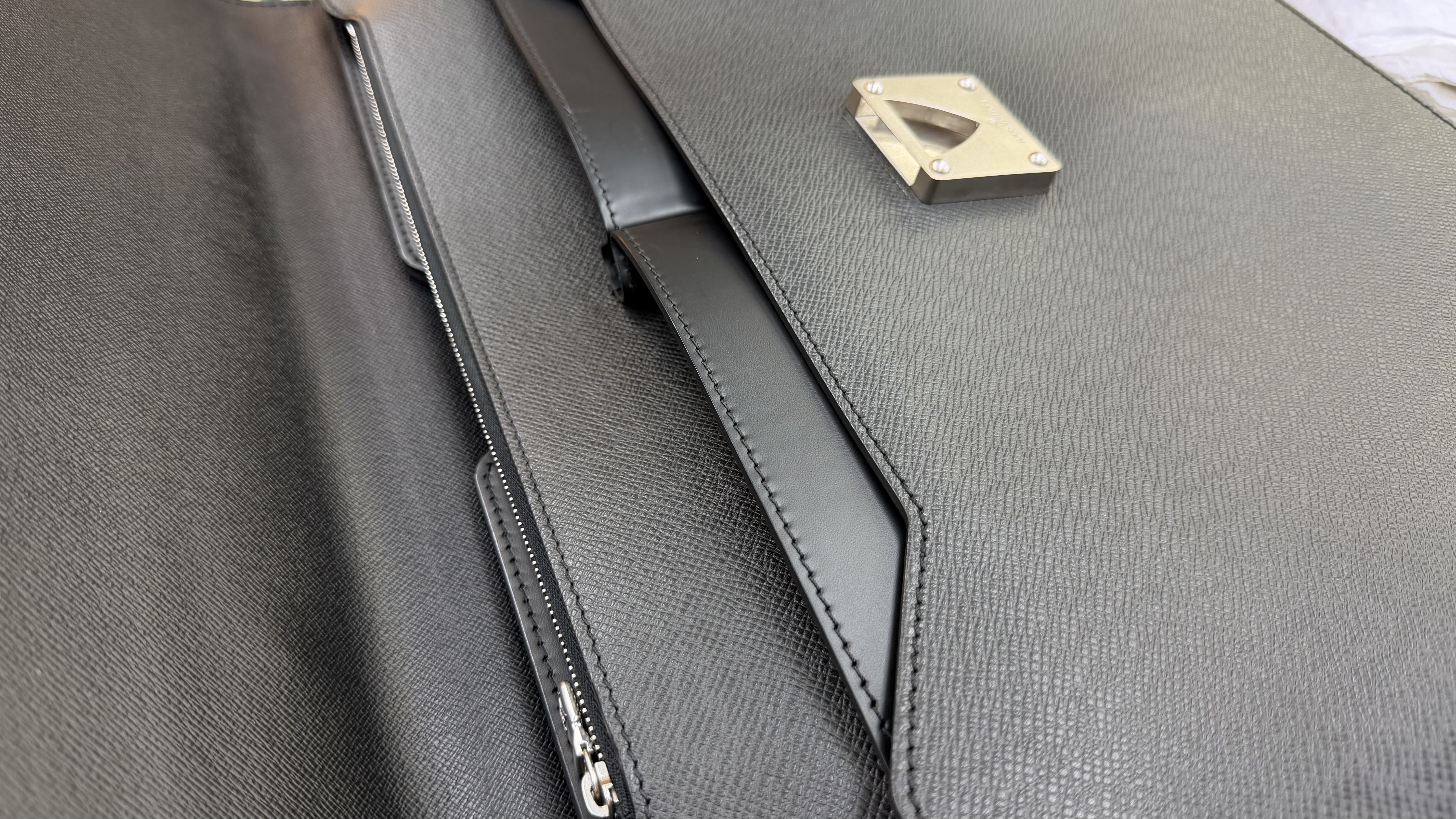LOUIS VUITTON(ルイヴィトン) タイガ ロブスト２ M31042 ビジネスバッグ 書類鞄の画像