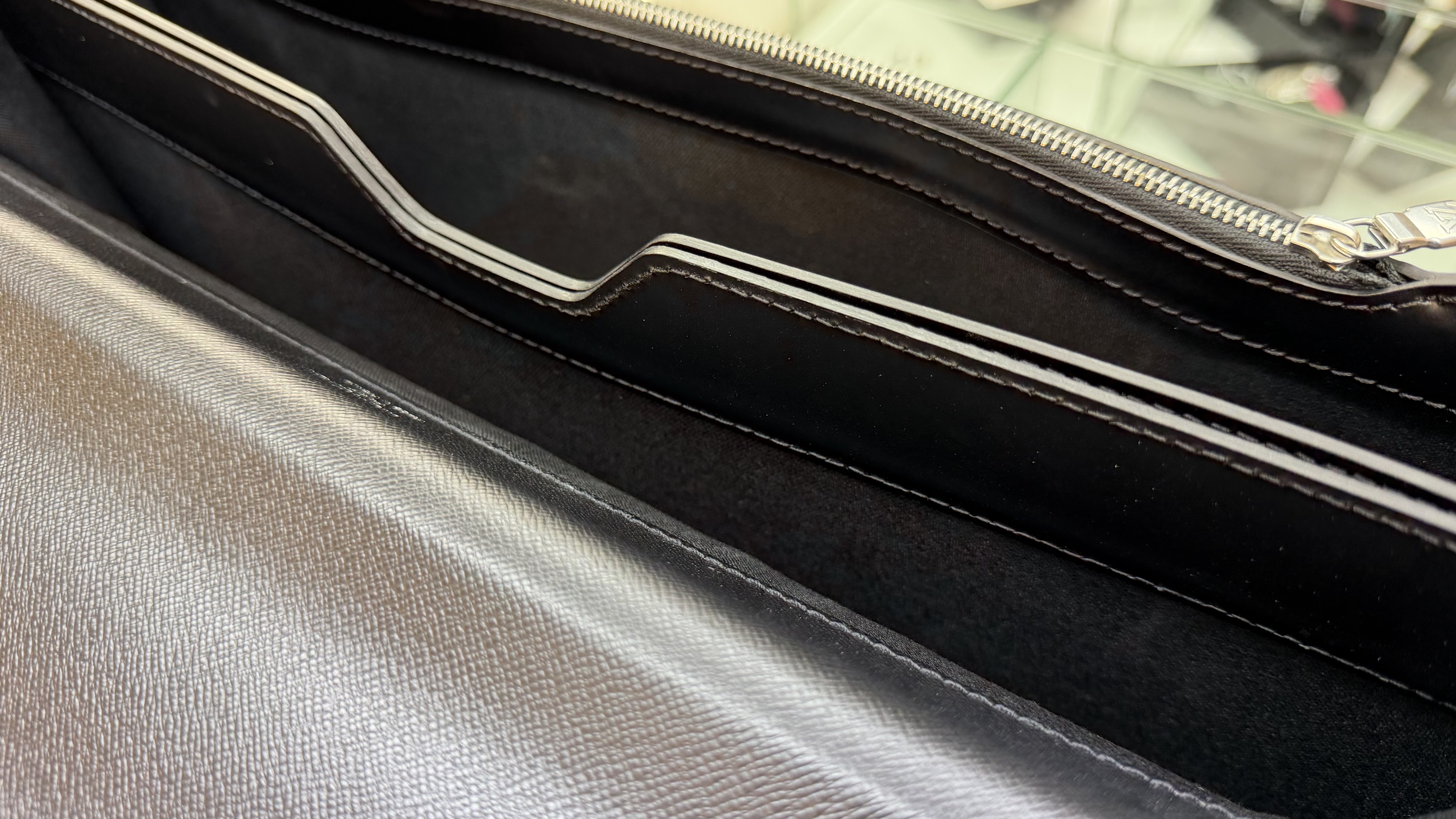 LOUIS VUITTON(ルイヴィトン) タイガ ロブスト２ M31042 ビジネスバッグ 書類鞄の画像