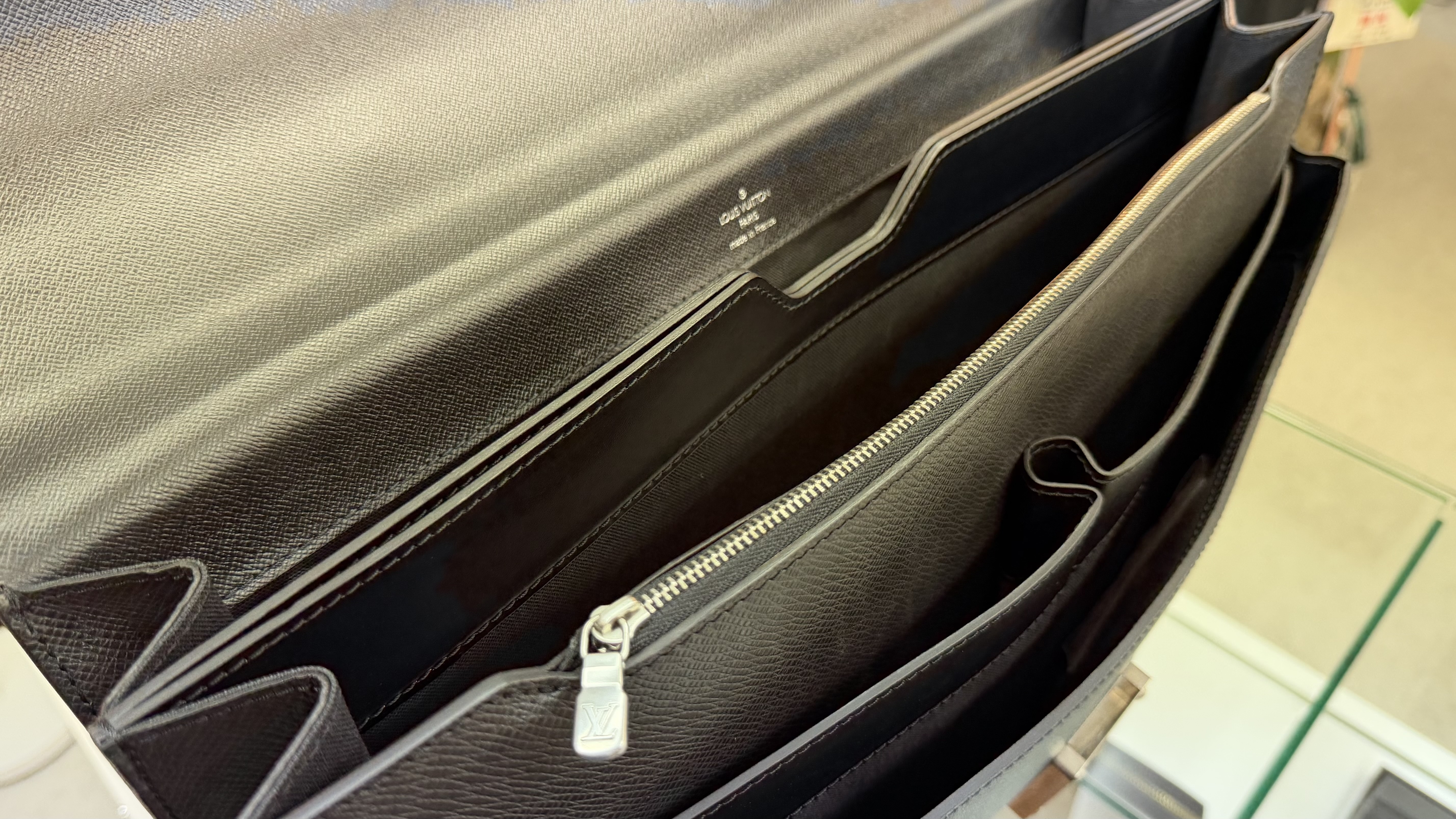 LOUIS VUITTON(ルイヴィトン) タイガ ロブスト２ M31042 ビジネスバッグ 書類鞄の画像