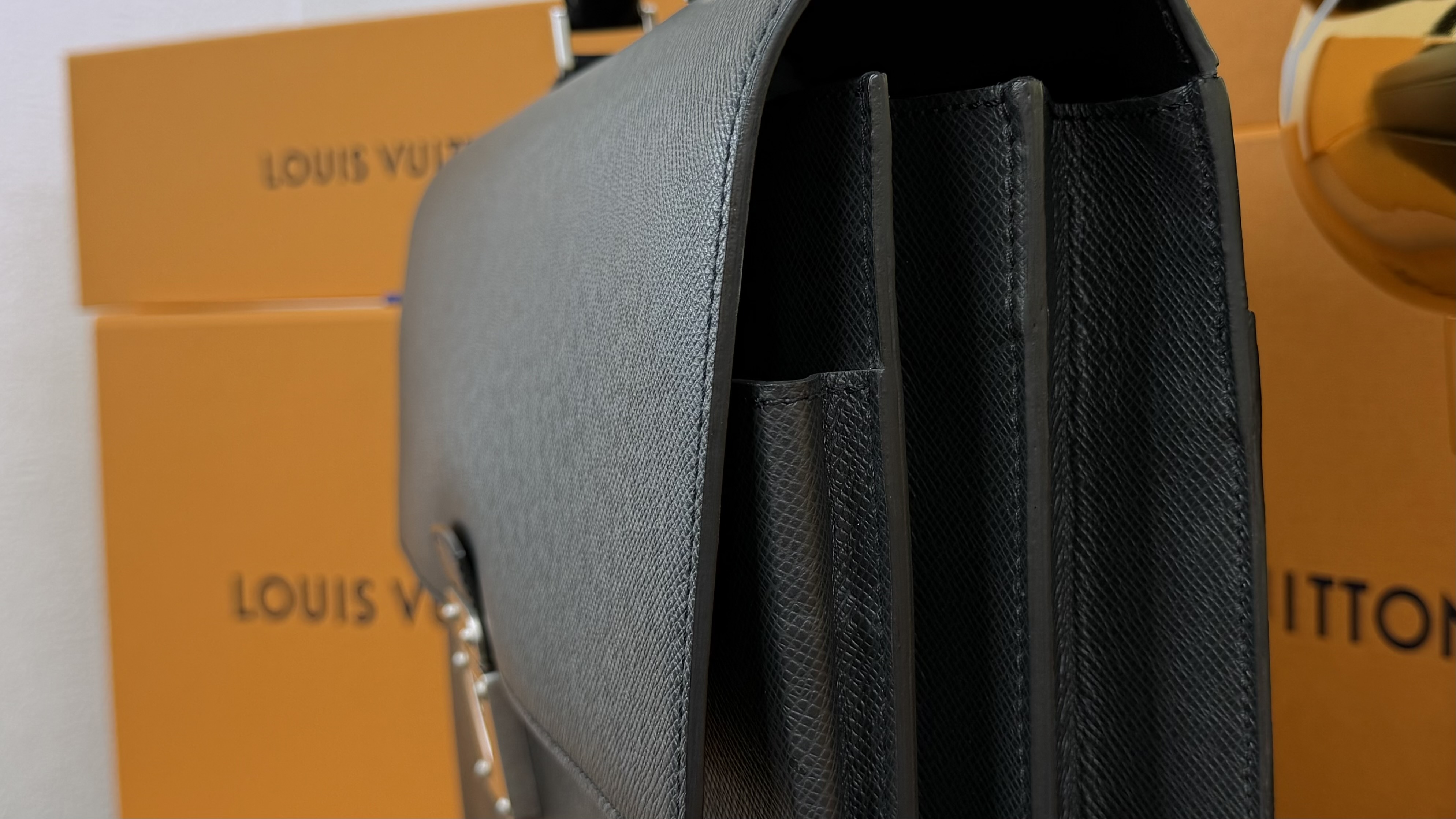 LOUIS VUITTON(ルイヴィトン) タイガ ロブスト２ M31042 ビジネスバッグ 書類鞄の画像
