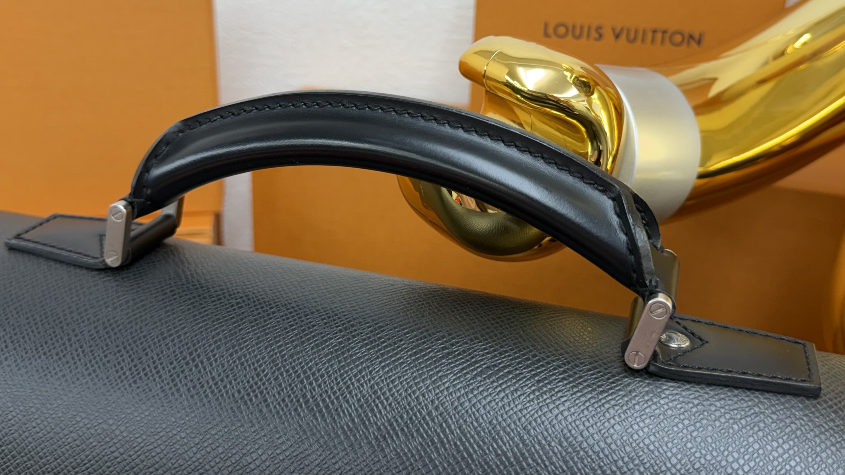 LOUIS VUITTON(ルイヴィトン) タイガ ロブスト２ M31042 ビジネスバッグ 書類鞄の画像