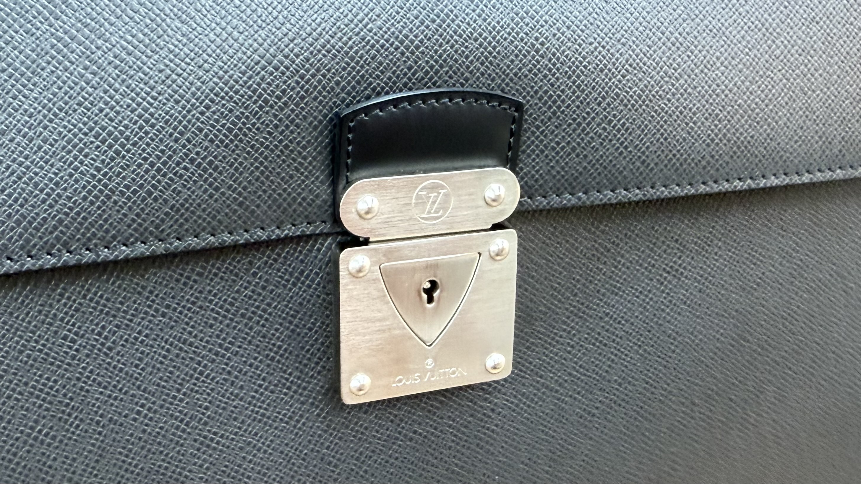 LOUIS VUITTON(ルイヴィトン) タイガ ロブスト２ M31042 ビジネスバッグ 書類鞄の画像