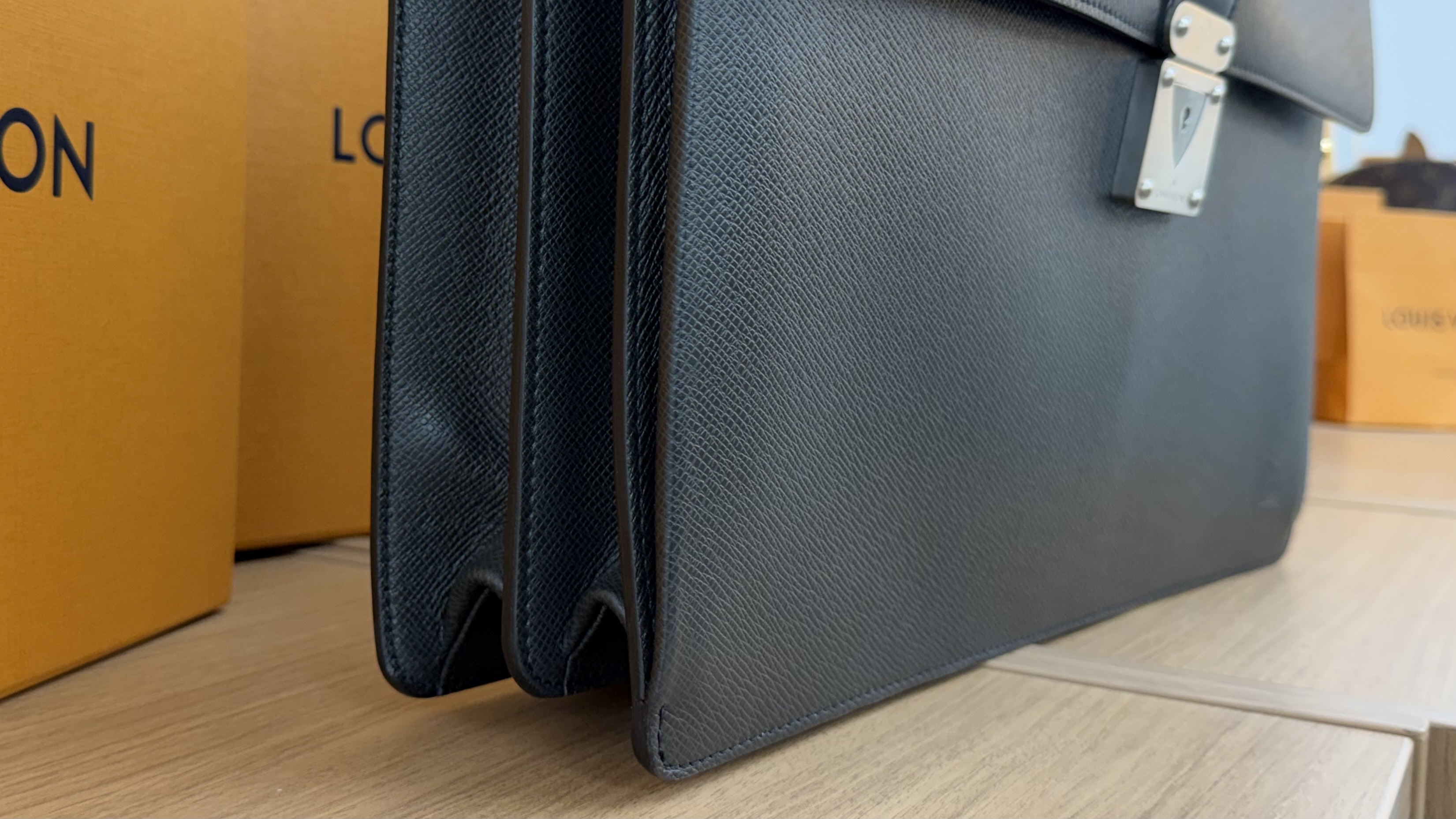 LOUIS VUITTON(ルイヴィトン) タイガ ロブスト２ M31042 ビジネスバッグ 書類鞄の画像