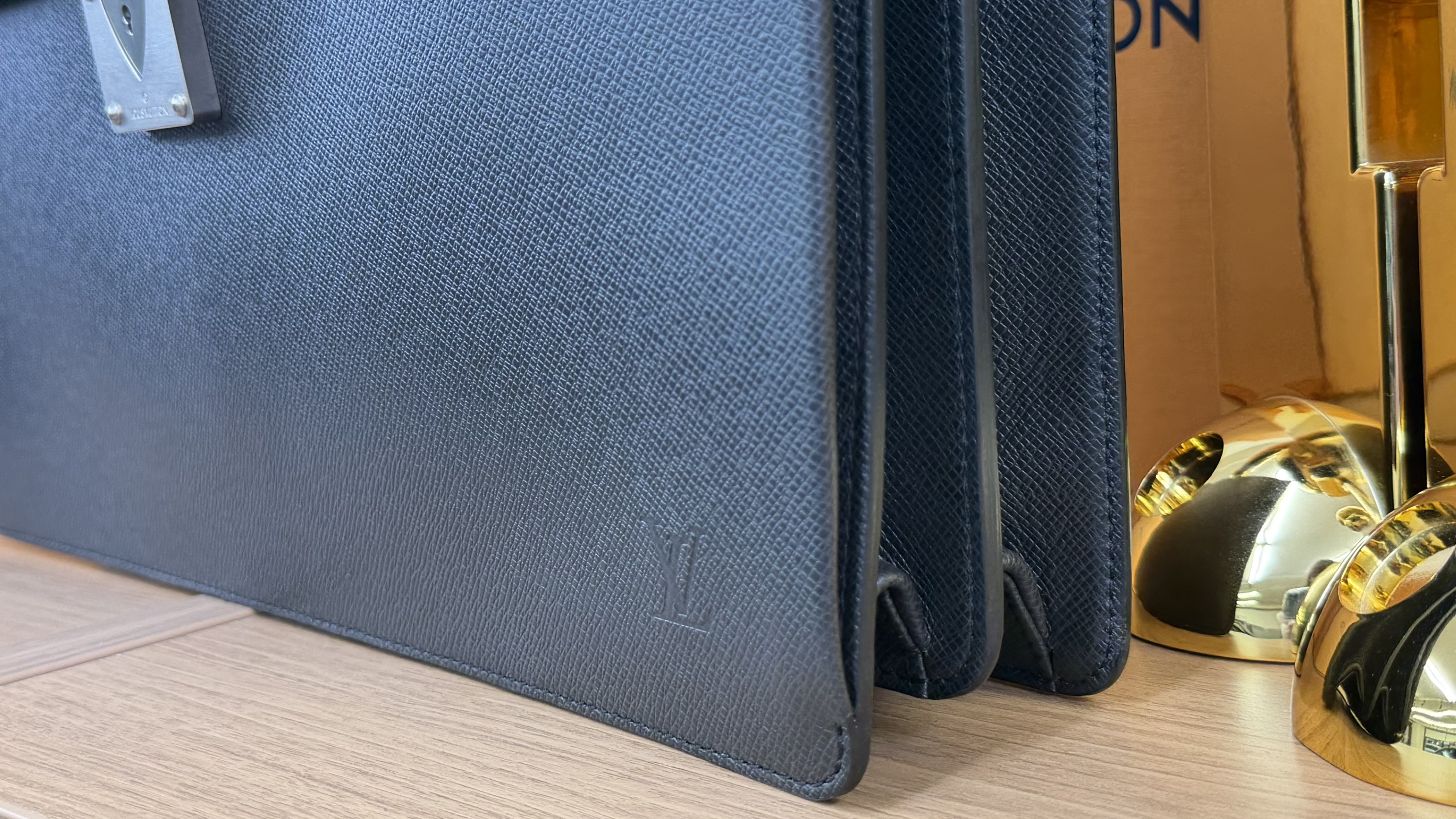 LOUIS VUITTON(ルイヴィトン) タイガ ロブスト２ M31042 ビジネスバッグ 書類鞄の画像