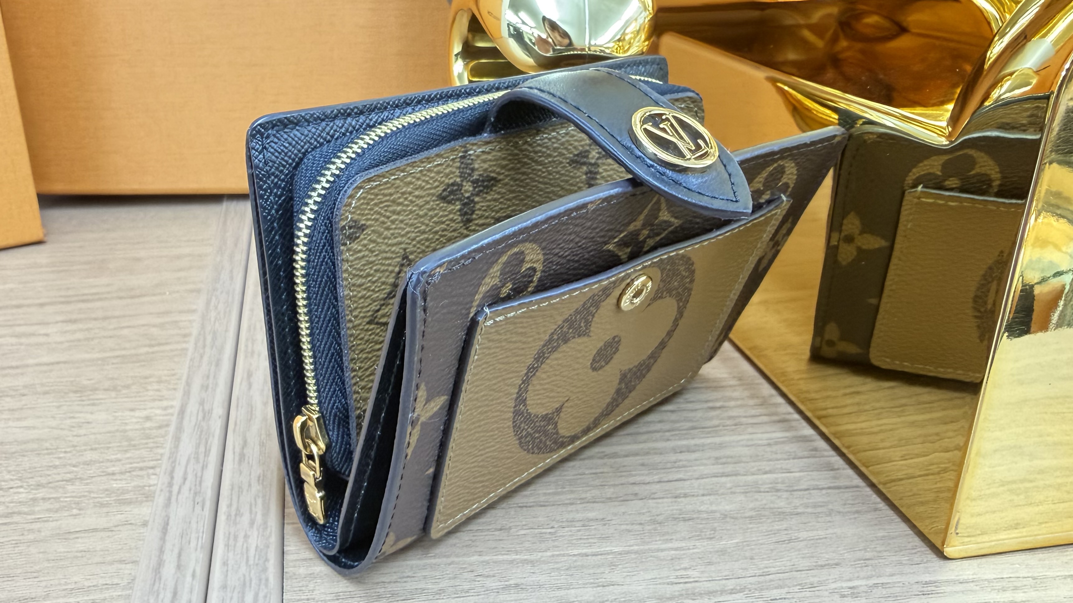 LOUIS VUITTON(ルイヴィトン) ポルトフォイ ユジュリエット M69432 モノグラム ジャイアント リバースの画像