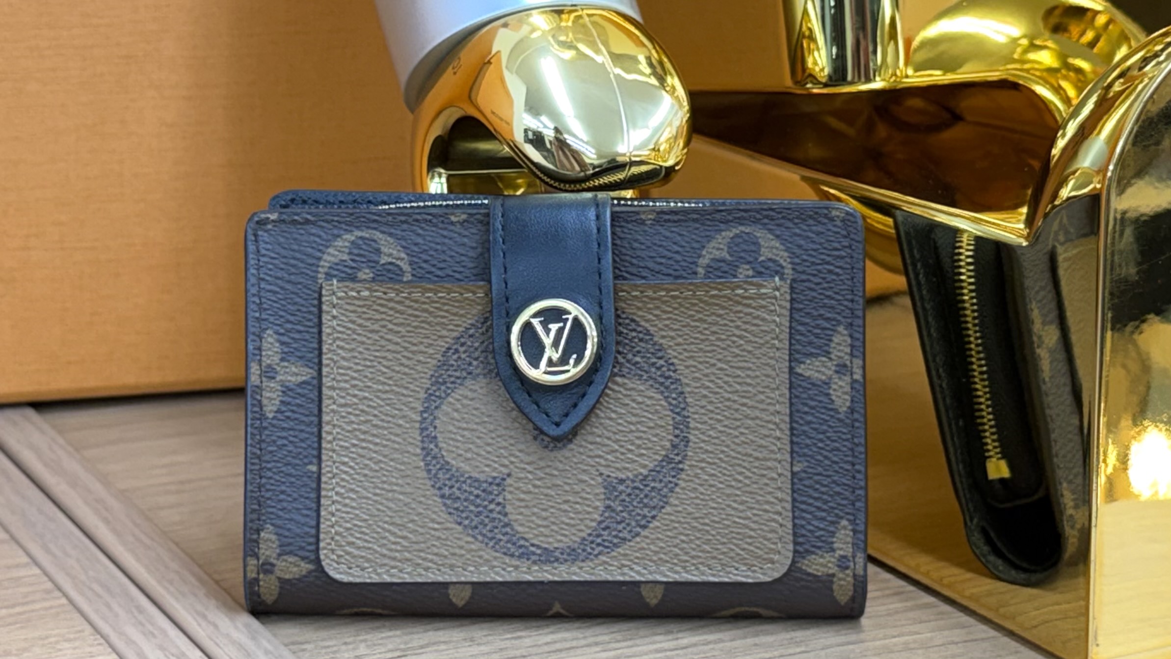 LOUIS VUITTON(ルイヴィトン) ポルトフォイ ユジュリエット M69432 モノグラム ジャイアント リバースの画像