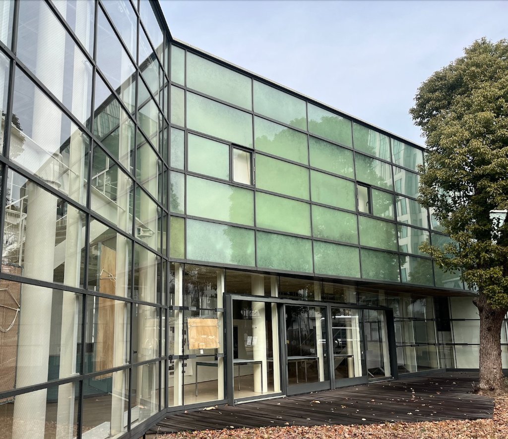 Glass Curtain for internationalの画像