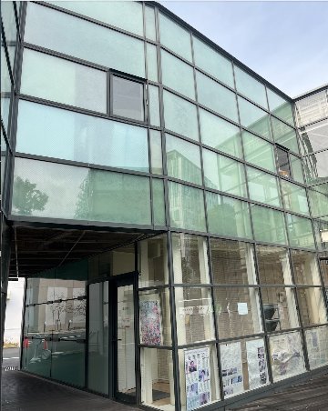 Glass Curtainの画像