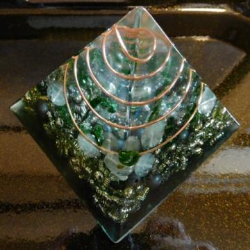 オルゴナイトピラミッド 緑画像