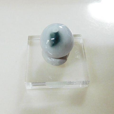 糸魚川産翡翠13mmビーズ10の画像