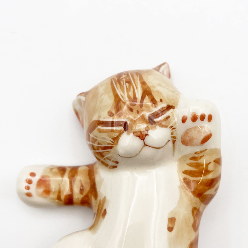 SENESHALL Studio Six へそ天で眠る猫茶トラ白猫 1987年ヴィンテージの画像
