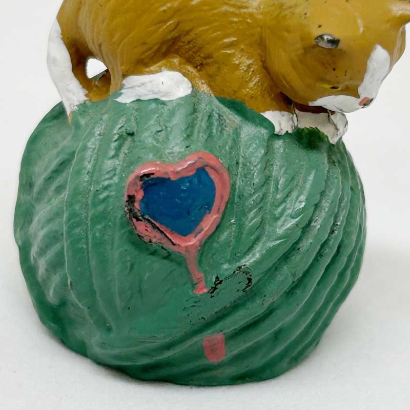 ENESCO 毛糸で遊び猫のミニチュア メタルフィギュア シンブルの画像