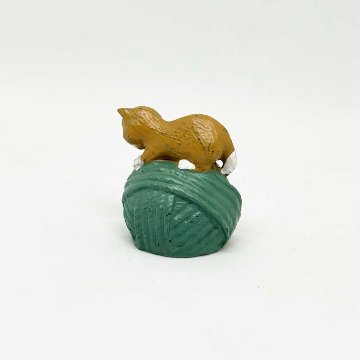ENESCO 毛糸で遊び猫のミニチュア メタルフィギュア シンブルの画像