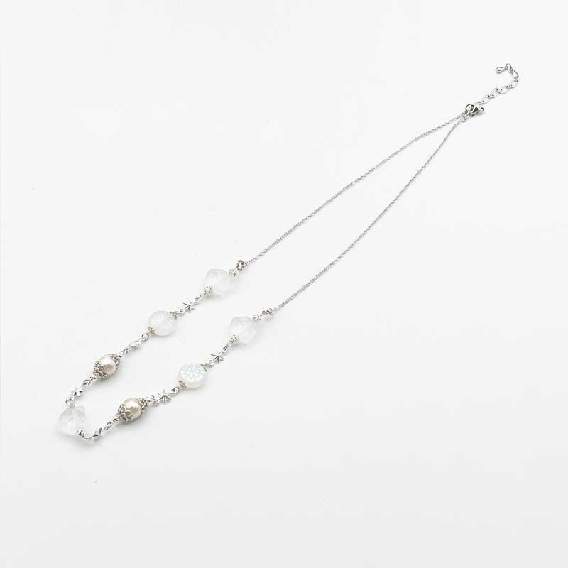 チェコ製猫顔ビーズとコットンパールのネックレス Yukie Takahashiの画像