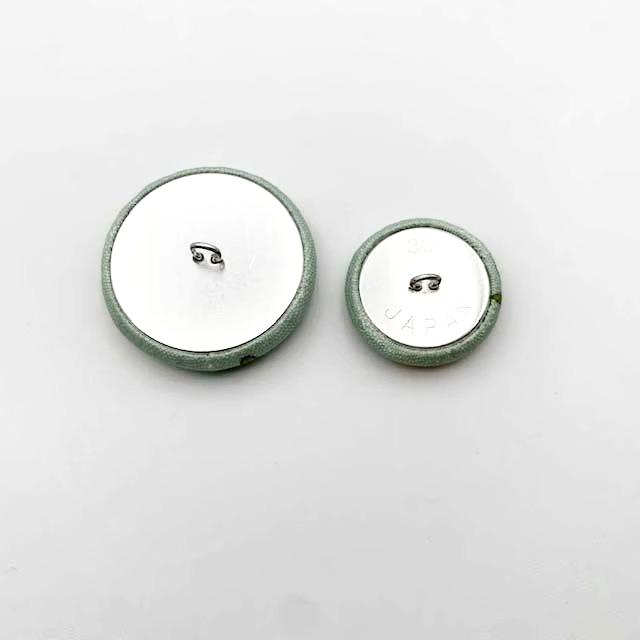 Yanaka Red House Button Galleryオリジナル猫のボタン2個セット　猫のルルとドングリの画像