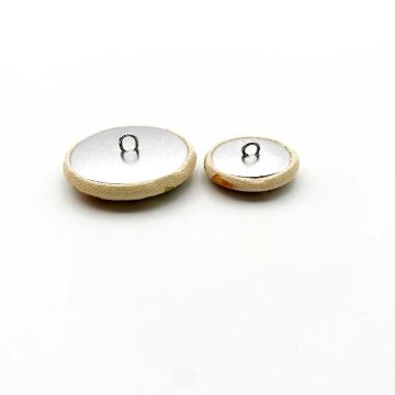 Yanaka Red House Button Galleryオリジナル猫のボタン2個セット　猫のルルと蝶々の画像
