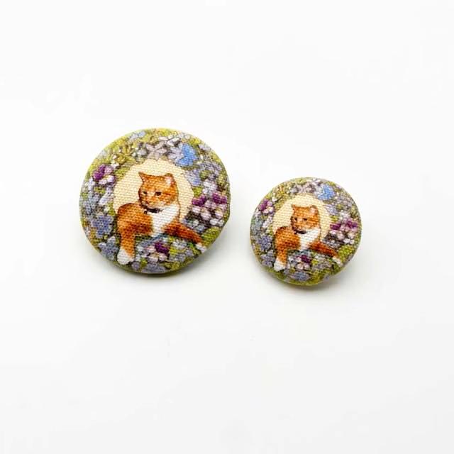 Yanaka Red House Button Galleryオリジナル猫のボタン2個セット　猫のルルとお花のリースの画像