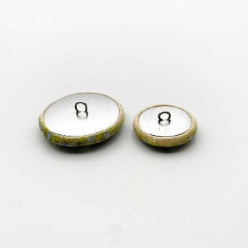 Yanaka Red House Button Galleryオリジナル猫のボタン2個セット　猫のルルとお花のリースの画像